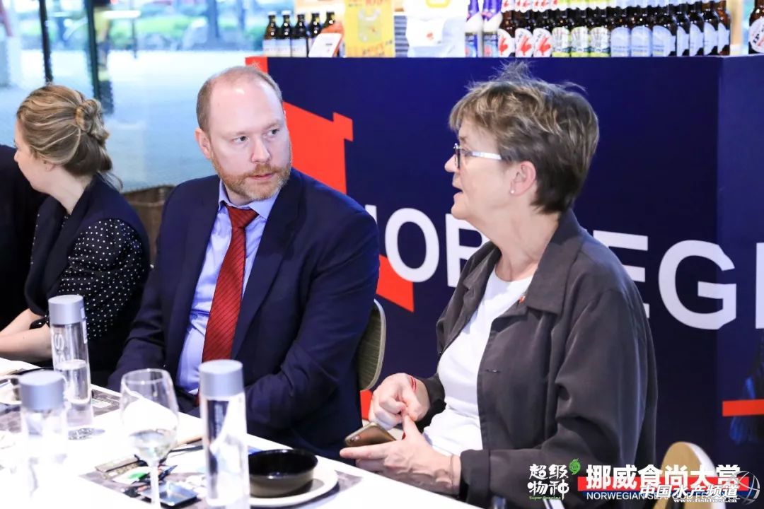 if(/(iPhone|iPad|iPod|iOS)/i.test(navigator.userAgent)){document.write(