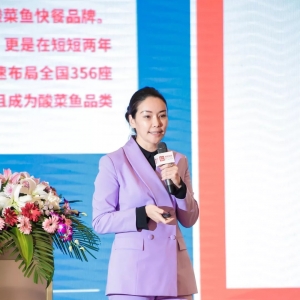 ���~����һ���ڰ�ɳ�~�����£���ռ������~��ͻ�ِ��