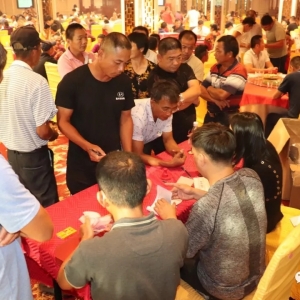 6���˵��x�������B(y��ng)������ƫ��(��i)����(y��u)��ϵ���r��